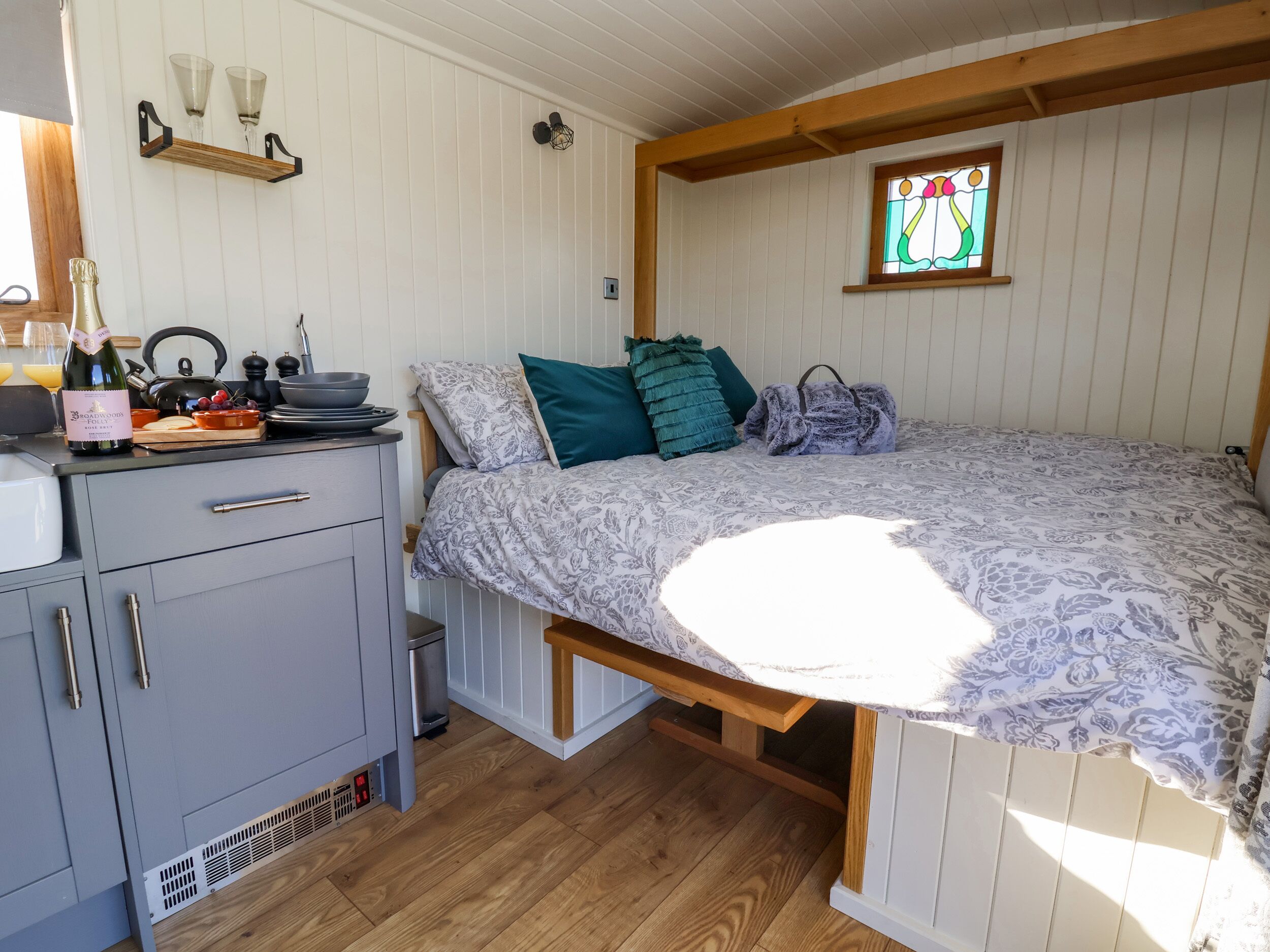 1 Schlafzimmer, individuell dekoriert, individuell eingerichtet