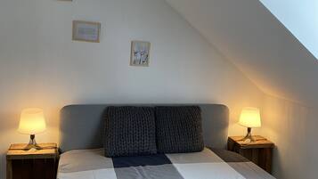 2 slaapkamers, een strijkplank/strijkijzer, reisbedje, gratis wifi