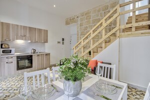 Dúplex Deluxe | Servicio de comidas en la habitación