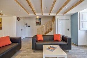 Luxury Loft | Living area | 40-inch LCD TV with cable channels, TV - Borgo Suites - Self Catering Apartments - Valletta - by Tritoni Hotels (Valletta)