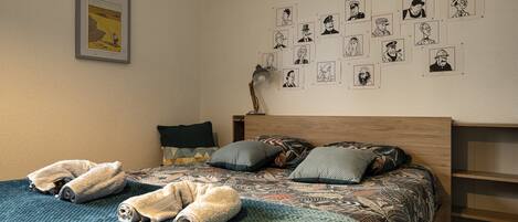 2 bedrooms, desk, iron/ironing board, travel cot