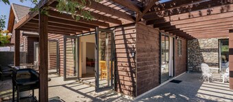 Heritage Villa 10 - Wanaka Holiday Home