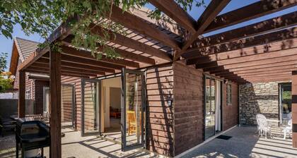 Heritage Villa 10 - Wanaka Holiday Home