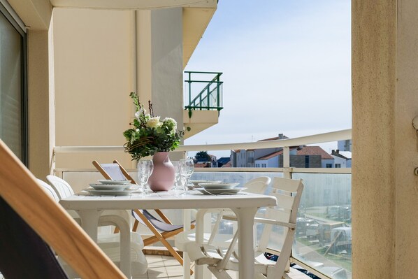 Outdoor dining - Lovely flat a stone's throw from the grande plage des Sables (Les Sables-d´Olonne)