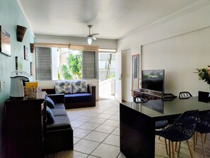 Apartment | Living area | 40-inch Smart TV with satellite channels, TV, pay films - 01E Vista Linda Pe Areia Guaruja - Tombo (Guarujá)
