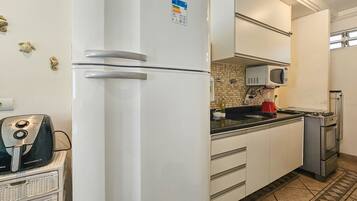 Apartment | Eigene Küche | Großer Kühlschrank, Mikrowelle, Kochgeschirr/Geschirr/Besteck