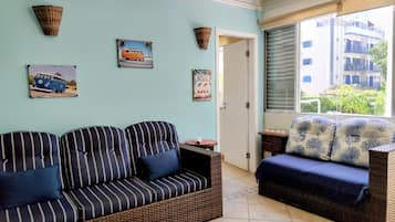 Apartamento | Área de estar | Smart TV 40 polegadas com canais via satélite, TV, filmes pagos