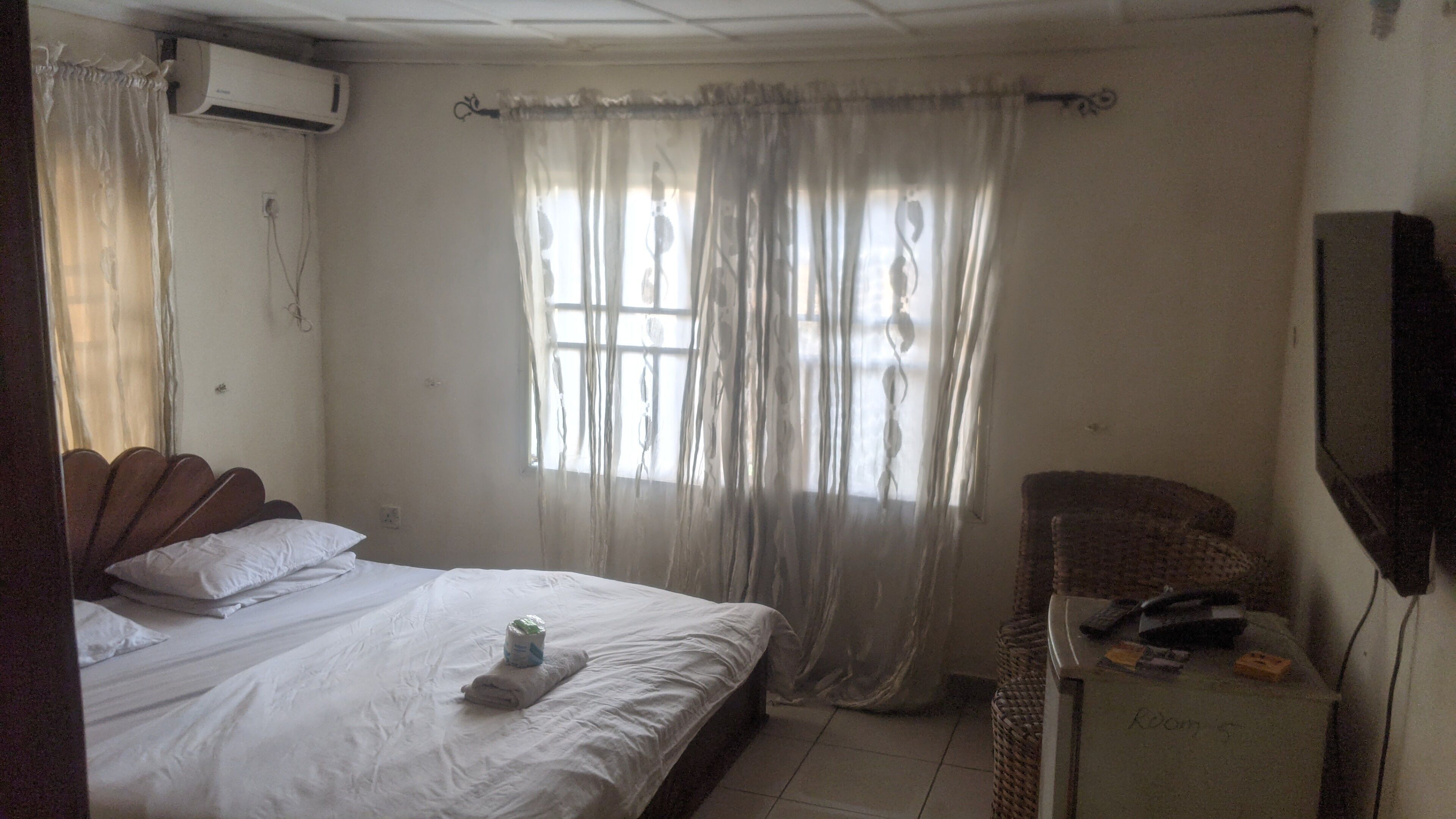 Free WiFi, bed sheets