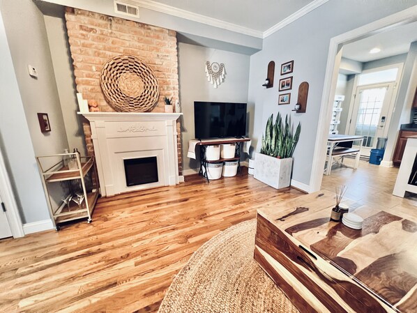 Smart TV, fireplace, books