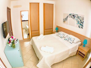 1 bedroom, bed sheets