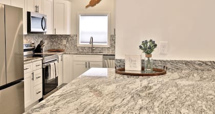 Rutland's Hidden Gem: 2 BR/1BA Renovated Home Close to Everything