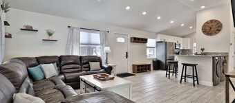 Rutland's Hidden Gem: 2 BR/1BA Renovated Home Close to Everything