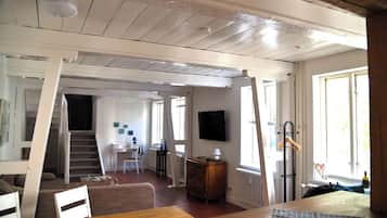 Fernseher, Tischtennisplatte