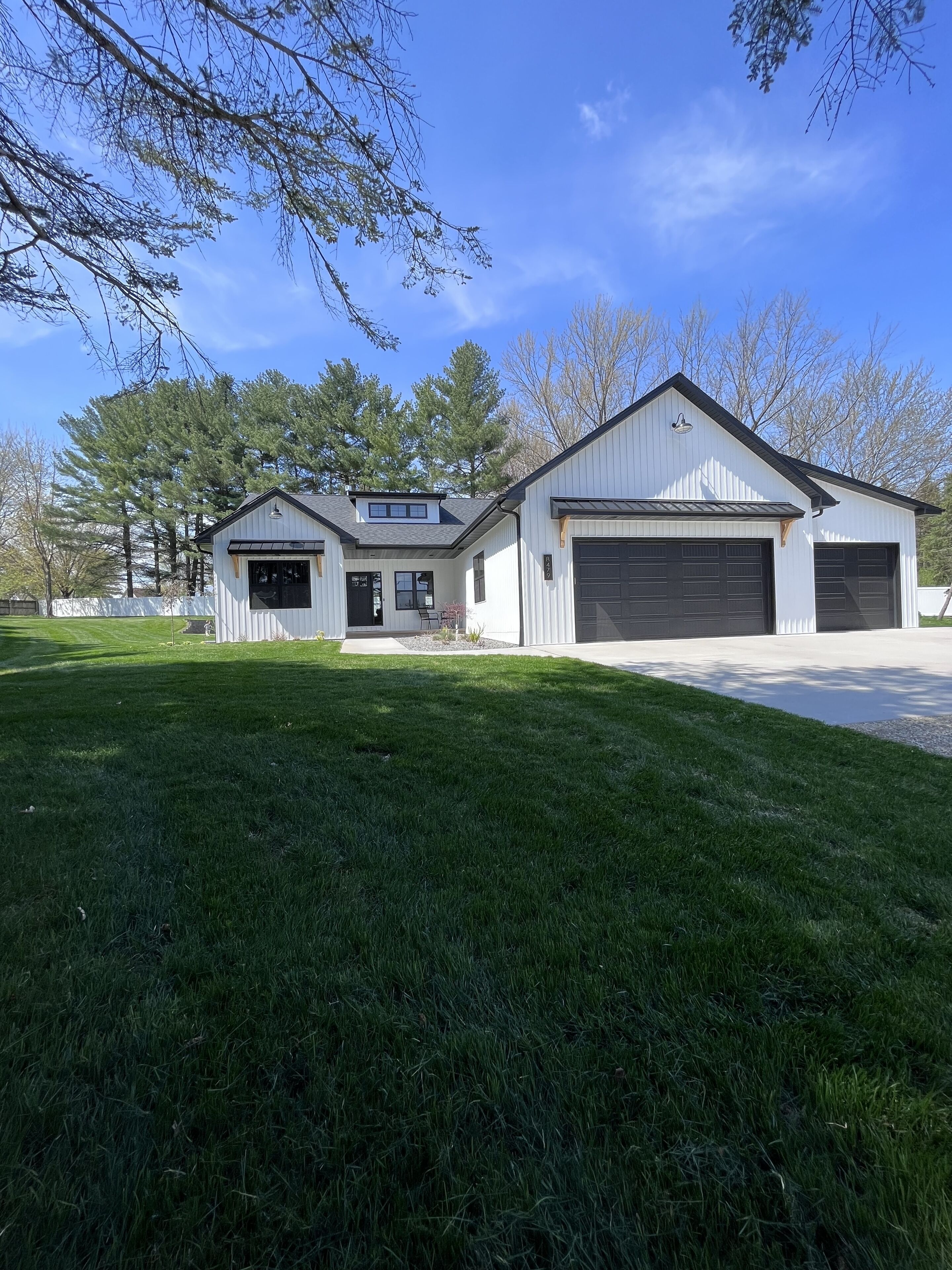 EAA Airventure housing! New modern house perfect for groups or families
