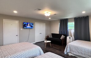 5 bedrooms, iron/ironing board, WiFi, bed sheets