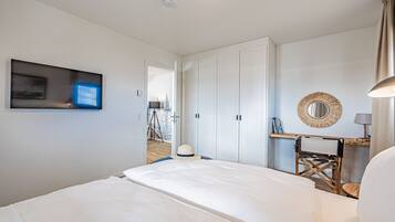 3 bedrooms, desk, travel crib, free WiFi