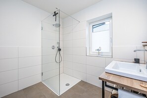 Bruser, hårtørrer, håndklæder