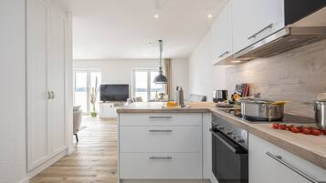 KĂŒhlschrank, Mikrowelle, Ofen, Herdplatte