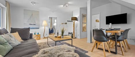 Fernseher, DVD-Player, Stereoanlage