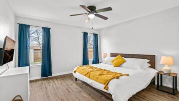 3 soveværelser, skrivebord, strygejern/strygebræt, weekendseng