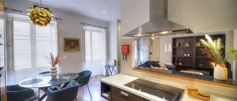 Fridge, microwave, oven, coffee/tea maker