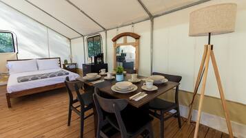 1 bedroom, bed sheets, wheelchair access