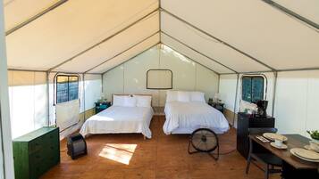 1 bedroom, bed sheets