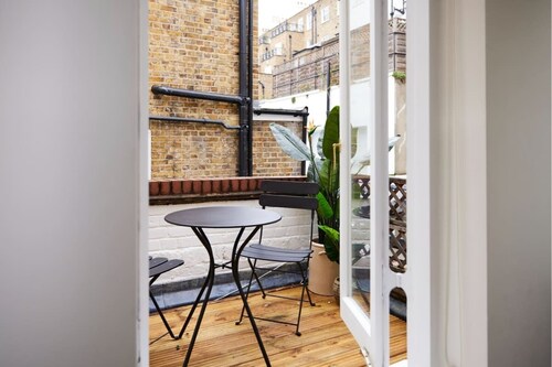 The South Kensington Wonder - Trendy 3bdr House With Garden