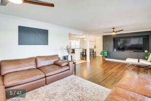 Smart-TV, Kamin, DVD-Player