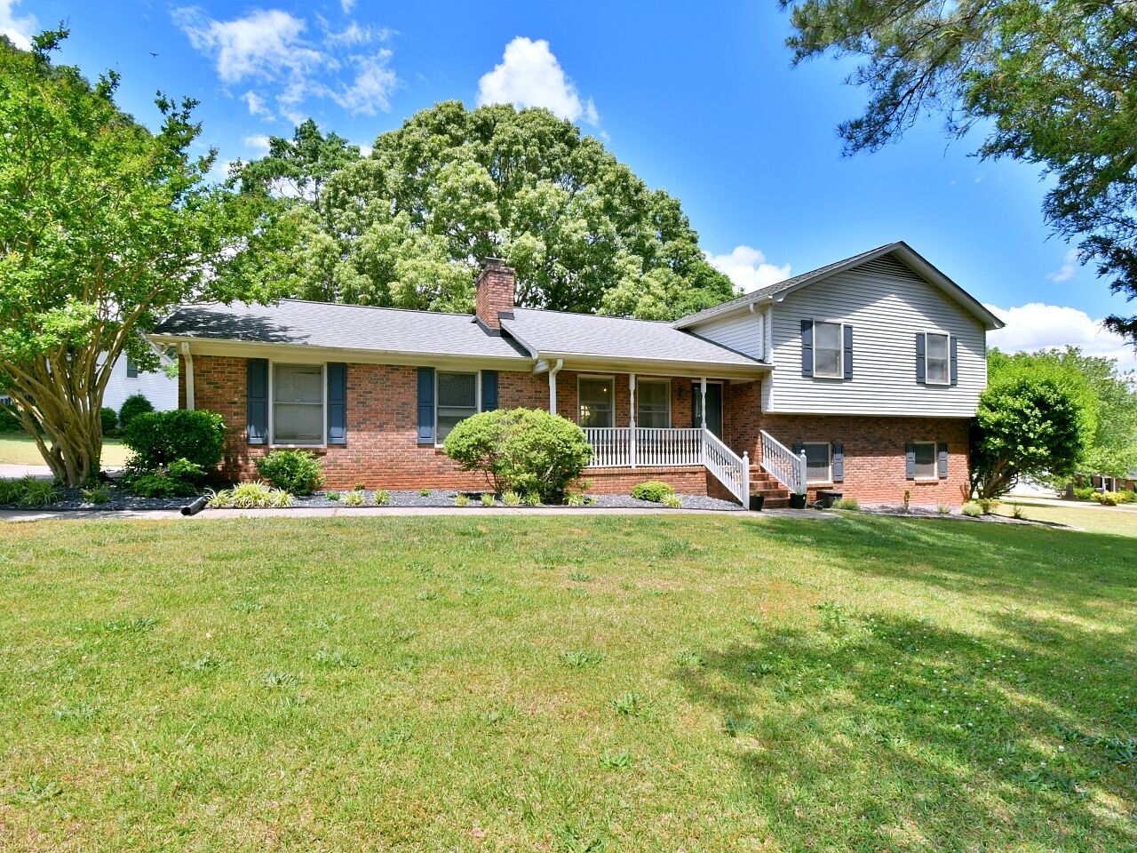 Peaceful Family Home w/ Game Room - 9 Miles to Downtown Greenville. Pet Friendly