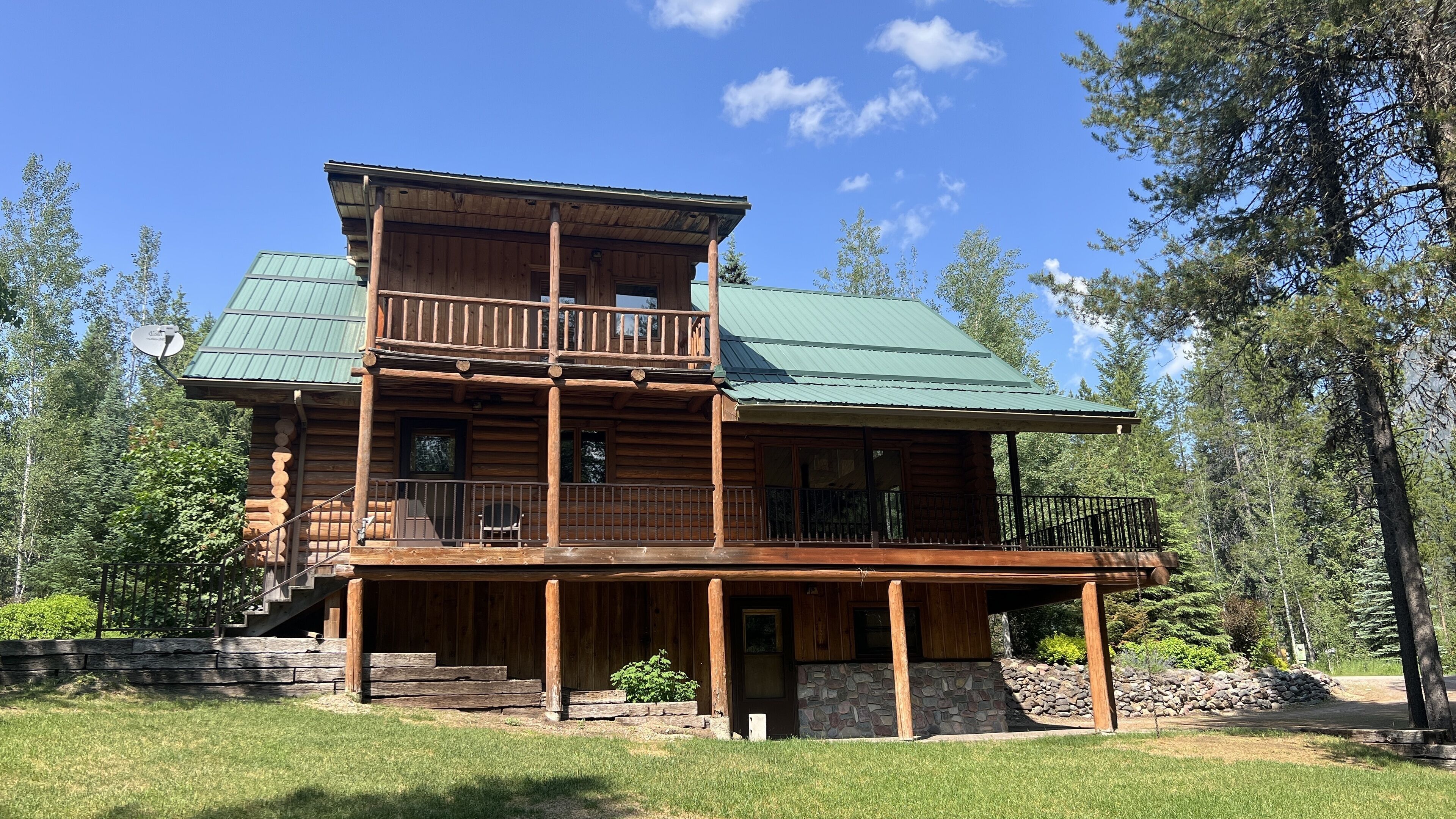 Expansive Log Home Lodge with Resort Amenities