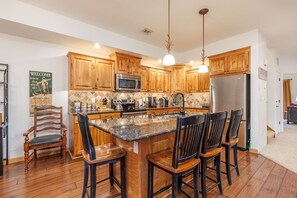 Fridge, microwave, oven, coffee/tea maker