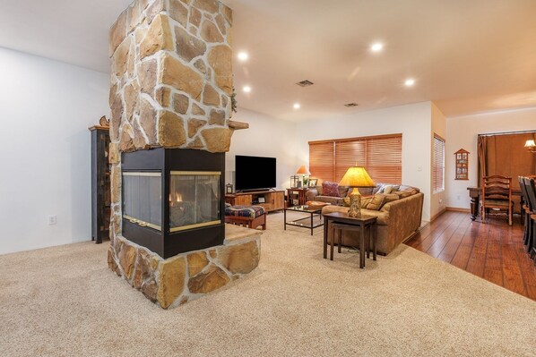 TV, fireplace