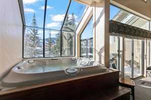 Interior - Queen Esther at Deer Valley Resort - Four Bedroom Condo with Hot Tub #2447 by RedAwning (Park City)