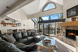 TV, fireplace - Queen Esther at Deer Valley Resort - Four Bedroom Condo with Hot Tub #2447 (Park City)