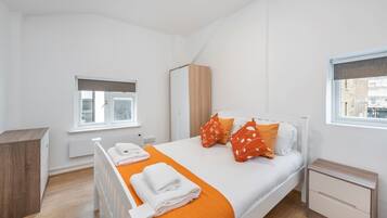 1 habitación, tabla de planchar con plancha y wifi