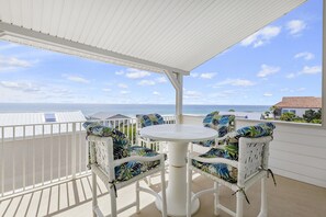 Outdoor dining - Inlet Beach Dream - East 30A, Gulf View, Near Shops + Dining, Steps to the Sand! (Inlet Beach)