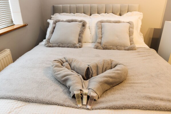 4 bedrooms, desk, iron/ironing board, WiFi - Cozy 7bed home - 10mins from town centre! (Birmingham)