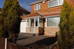 Exterior detail - Cozy 7bed home - 10mins from town centre! (Birmingham)