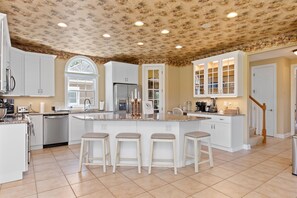 Ovn, kokeplater og oppvaskmaskin