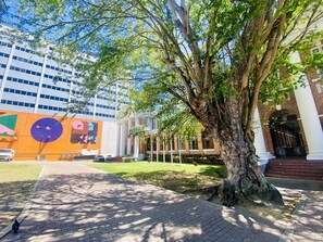 City view from property - La Calma Poshtel (San Juan)