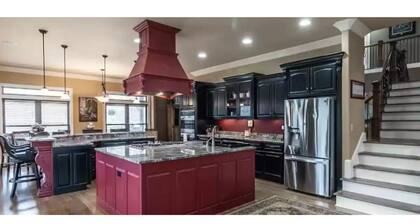 Large Home on Bluewater/Sleep 24/with boats