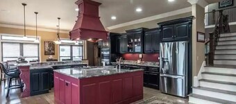 Large Home on Bluewater/Sleep 24/with boats