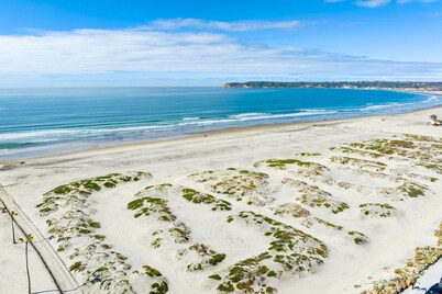 Coronado Crown Villa 2- Last Chance for July | Walk to Beaches, Dining & Everyth