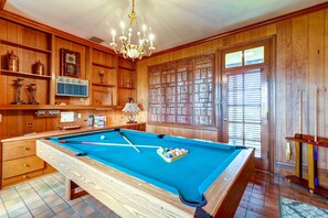 Games room - Bowling Green House w/ Shared Pool! (Bowling Green)