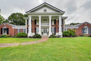 Exterior - Bowling Green House w/ Shared Pool! (Bowling Green)