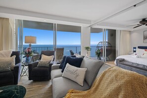 2 Schlafzimmer, Schreibtisch, Bügeleisen/Bügelbrett, Reisekinderbett