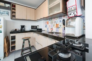 Basic Apartment | Private kitchen