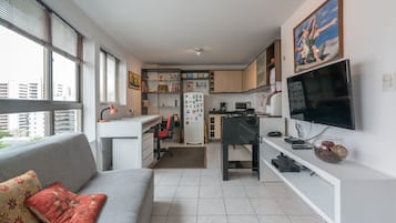 Apartamento básico | Área de estar | TV