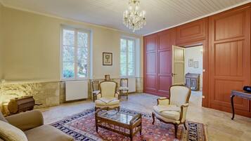 Télévision, livres, chaßne hi-fi